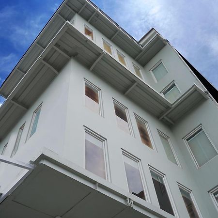 Urooms Senayan Jakarta Extérieur photo