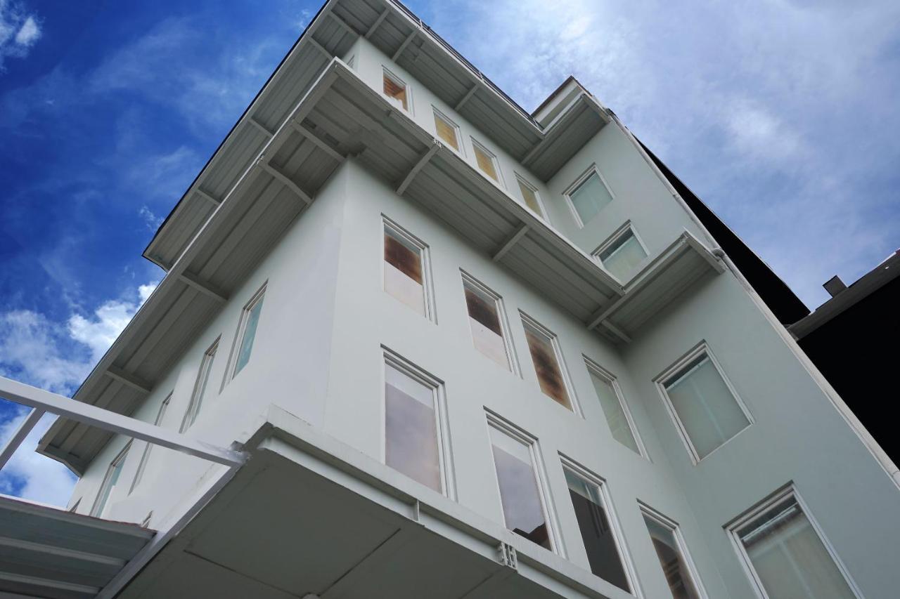 Urooms Senayan Jakarta Extérieur photo
