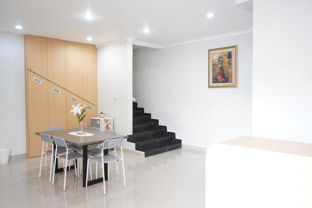 Urooms Senayan Jakarta Extérieur photo